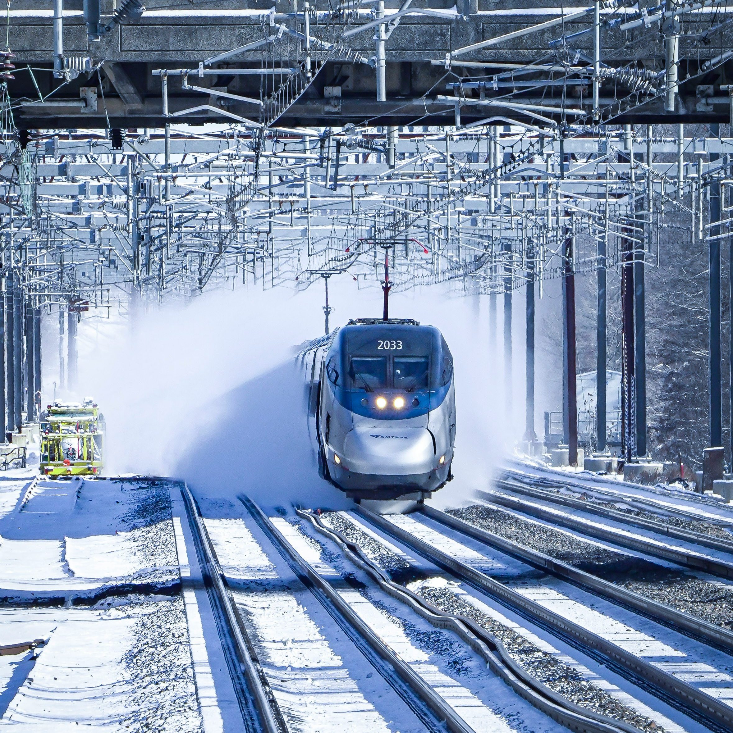 Amtrak first-gen Acela blasts through snow in New Jersey - Credit: Shui Miles